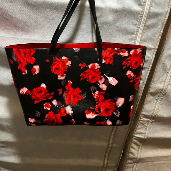 NWT Victoria’s Secret gorgeous floral tote bag - Picture 2 of 16